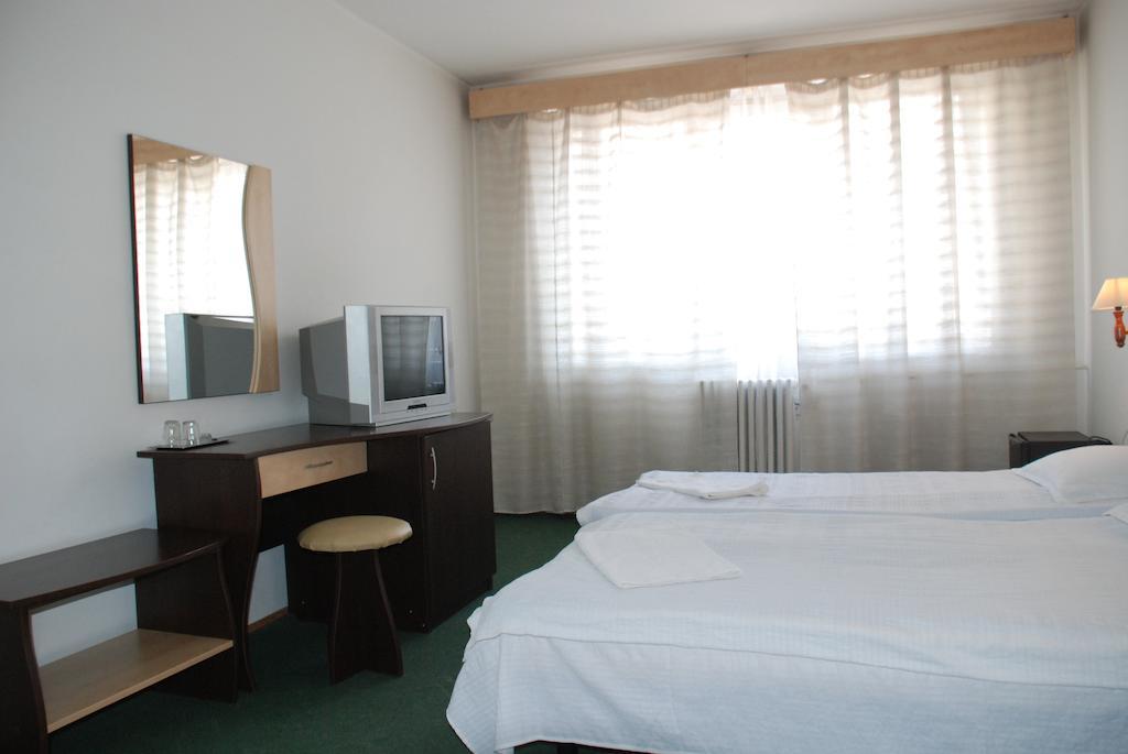 Hotel Merkur Miercurea Ciuc Værelse billede