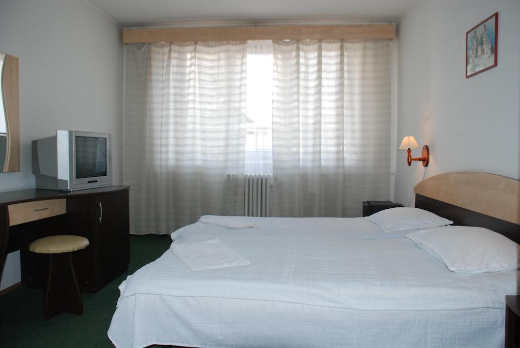 Hotel Merkur Miercurea Ciuc Værelse billede