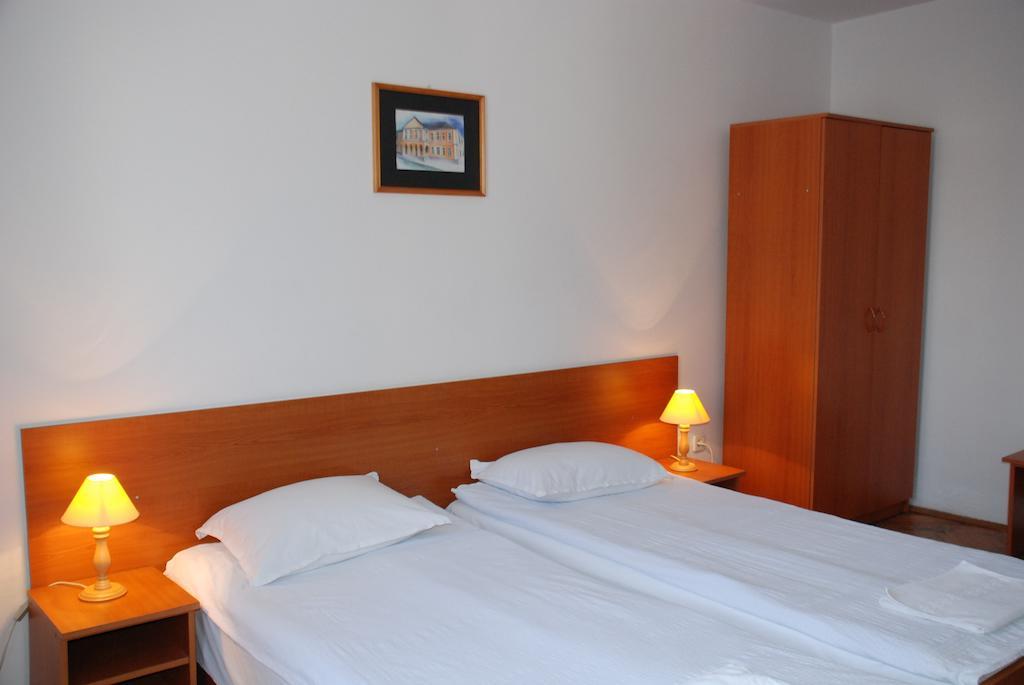 Hotel Merkur Miercurea Ciuc Værelse billede