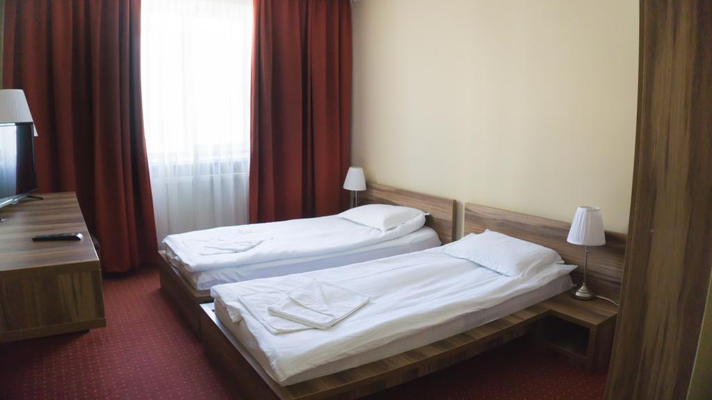Hotel Merkur Miercurea Ciuc Eksteriør billede