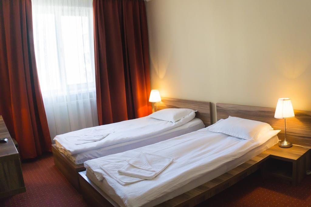 Hotel Merkur Miercurea Ciuc Eksteriør billede